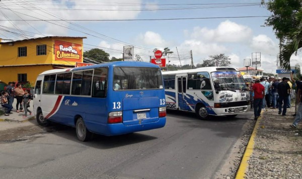 Paro de buses y taxis en Honduras, policías garantizan seguridad